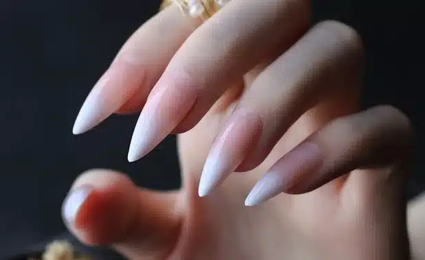 ناخن امبره
