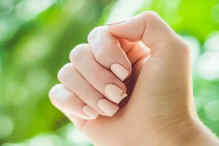 ترمیم سریع ناخن های شکسته