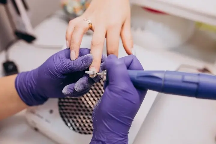 عوارض کاشت ناخن